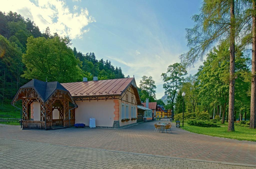 Kupelne Domceky - Kupele Cerveny Klastor Smerdzonka Exterior foto